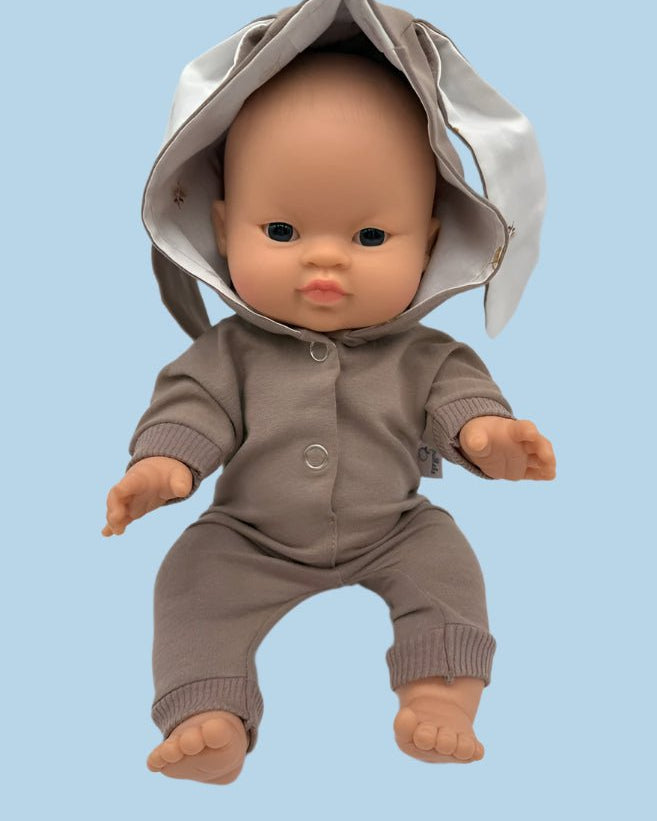 Easy-sew pattern for doll clothes with minimal pieces