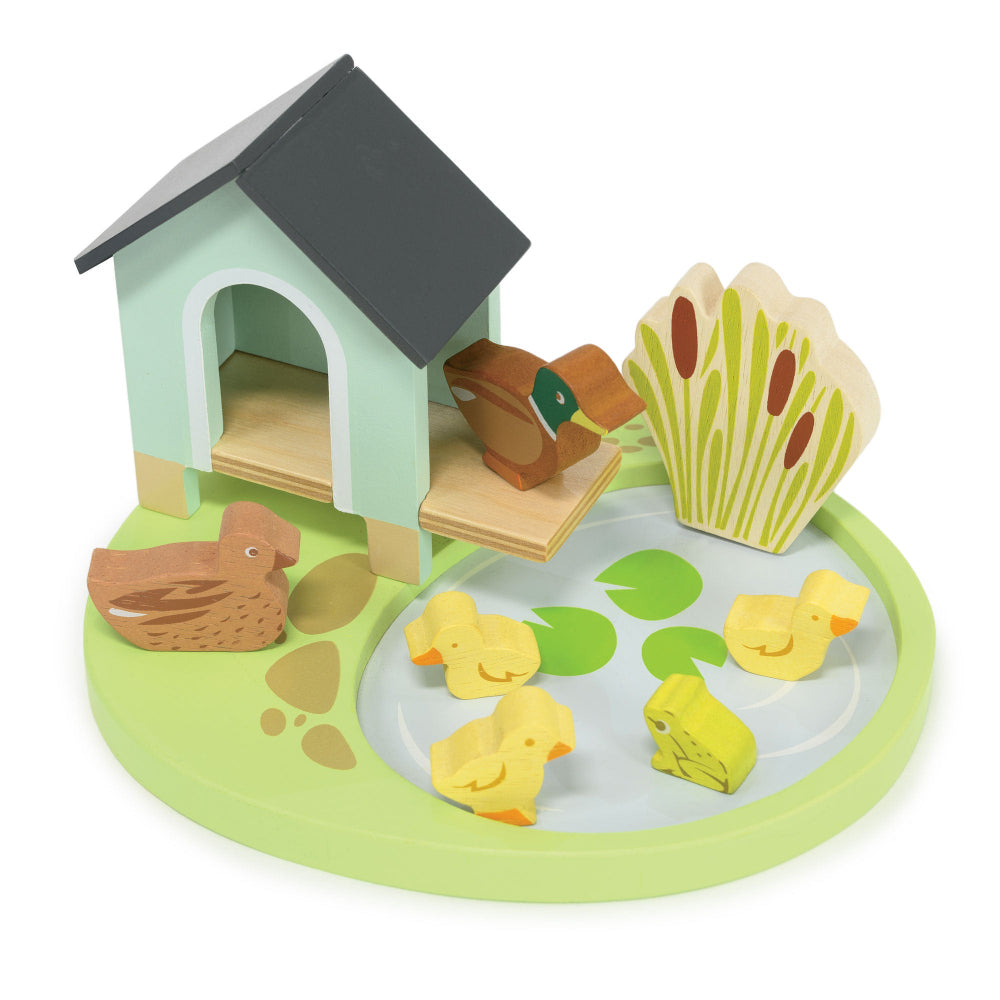 Duck House Set Close Up 3