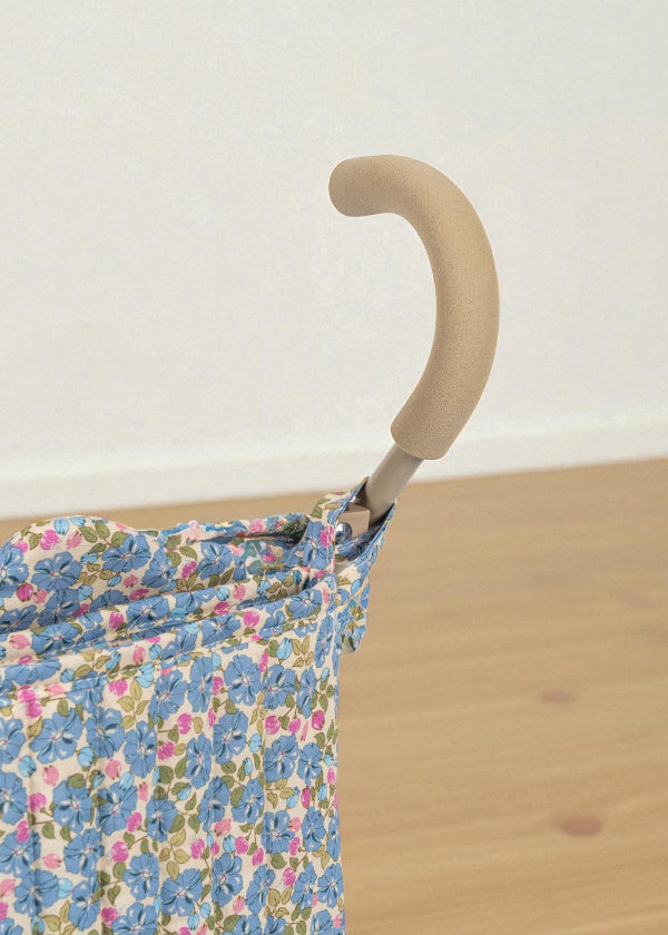 Soft beige EVA foam handle grip on Fleur Rosier stroller designed for comfortable pushing during extended botanical garden adventures