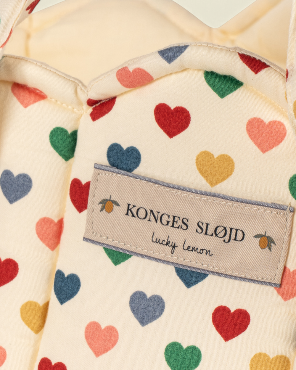 Konges Sloejd Doll Bassinet Coeur Colore Close Up
