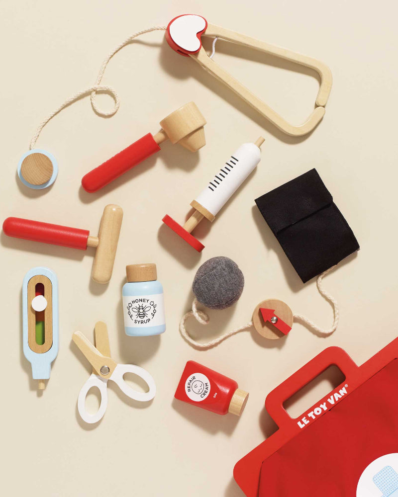 Complete vintage doctor set showing all nine accessories included