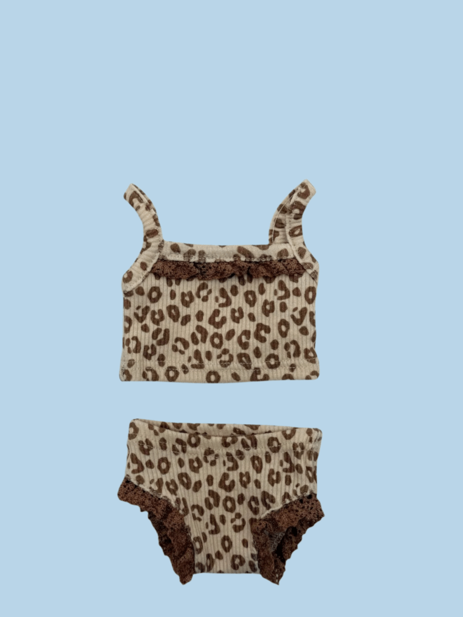 Baby doll fashion with scalloped edge trim