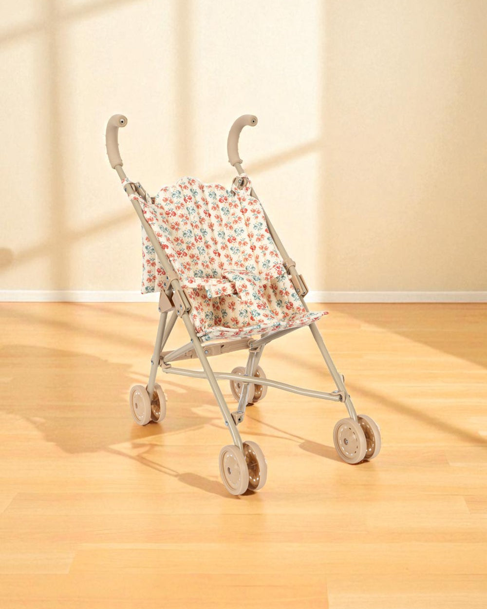 Soft beige padded handle detail on Lumina floral doll stroller with cottage rose print