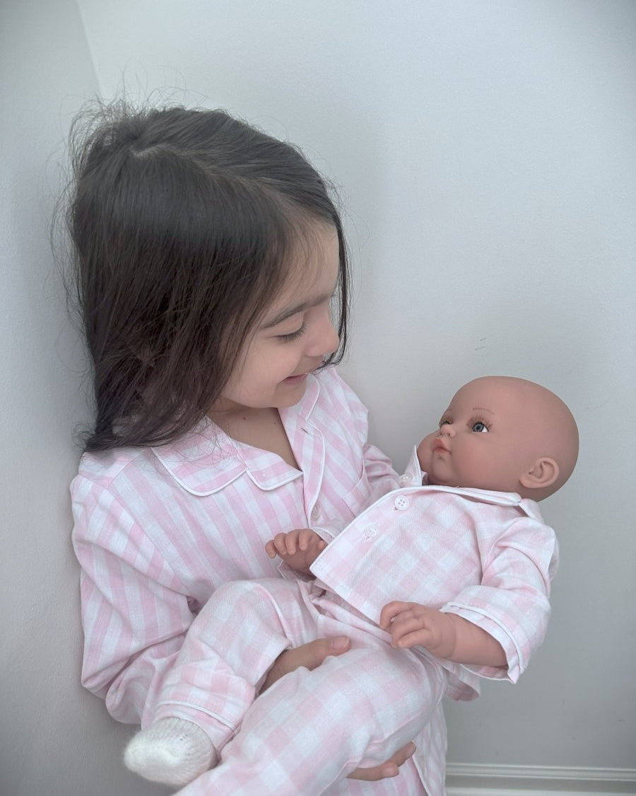 Handcrafted clothes for dolls 18 inches with artisan details