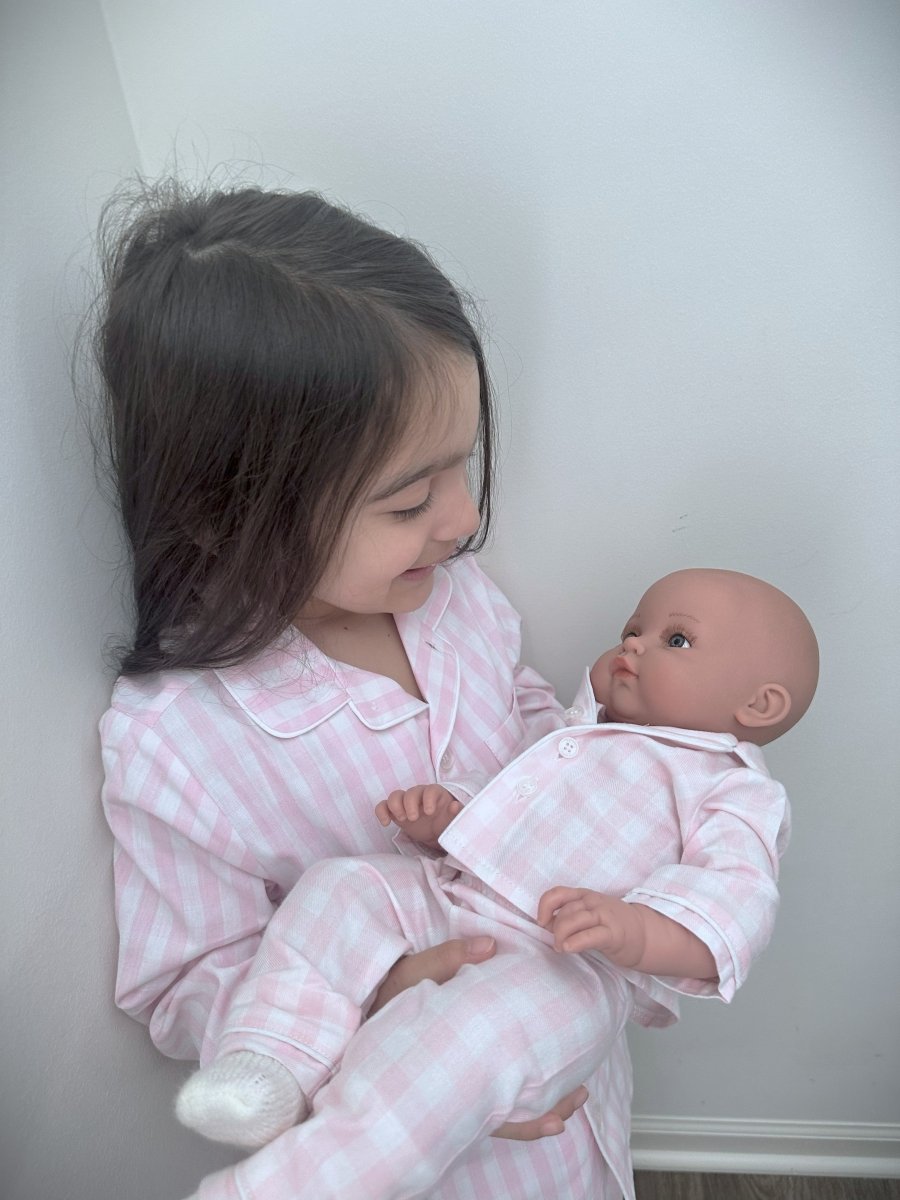 Handcrafted clothes for dolls 18 inches with artisan details