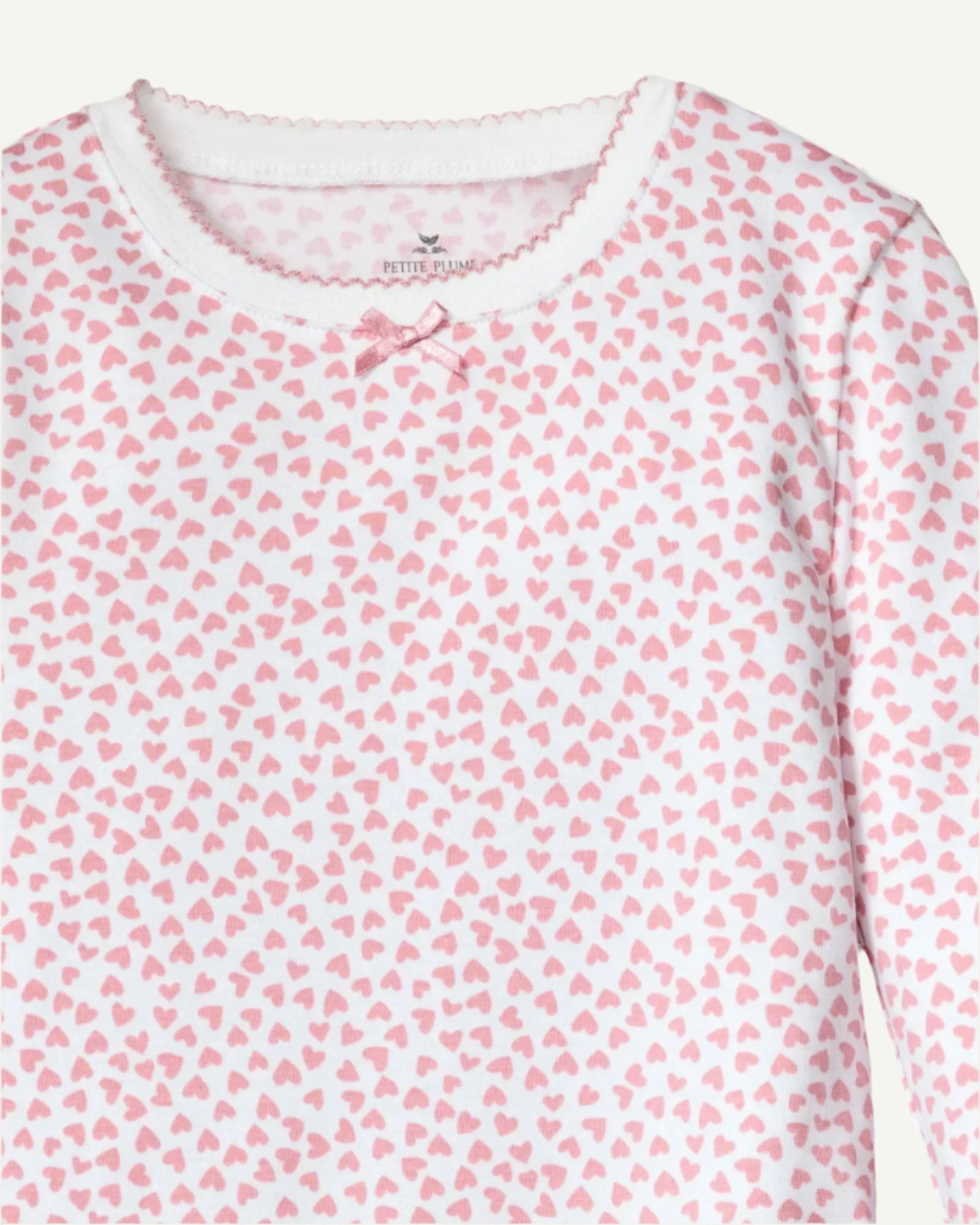 Snug-fit pajamas for kids with pink hearts