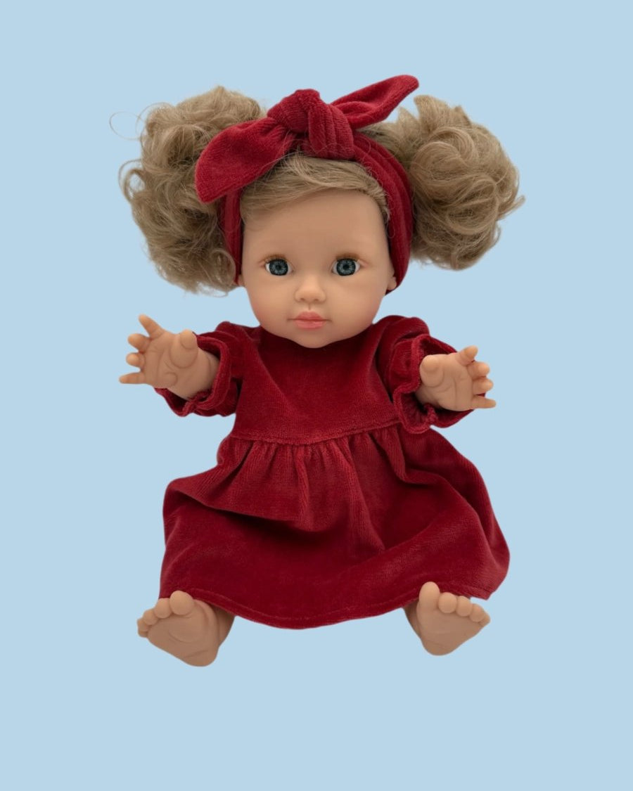 Baby doll fashion with growth-accommodating design