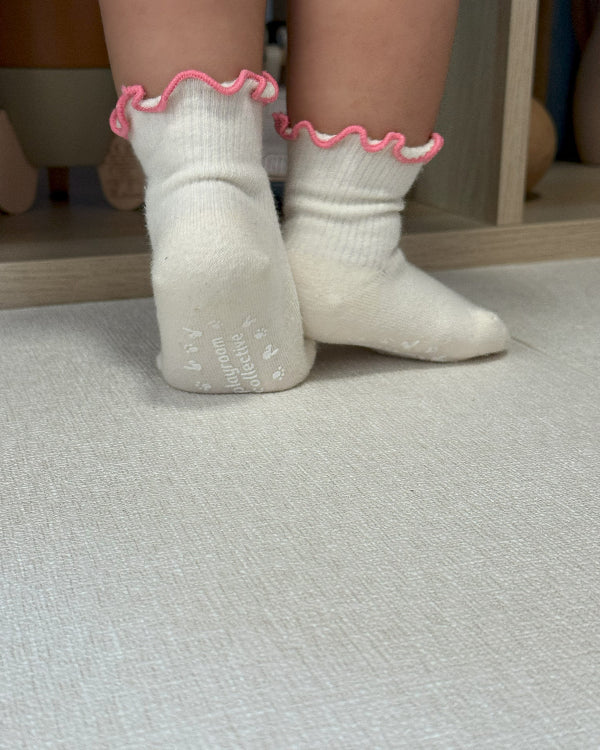 Anti-slip grip sole pattern on bottom of children's indoor play socks