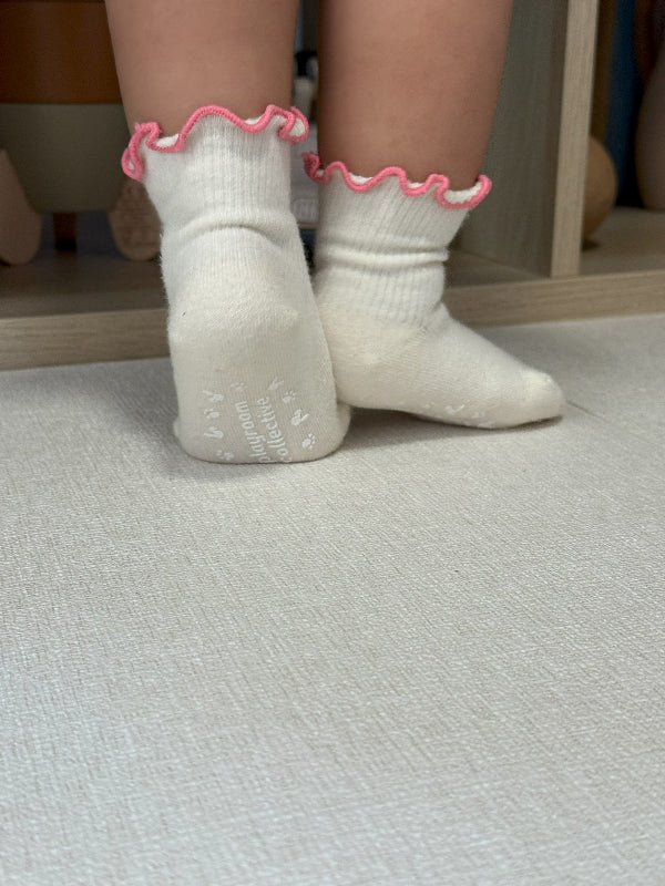 Anti-slip grip sole pattern on bottom of children's indoor play socks