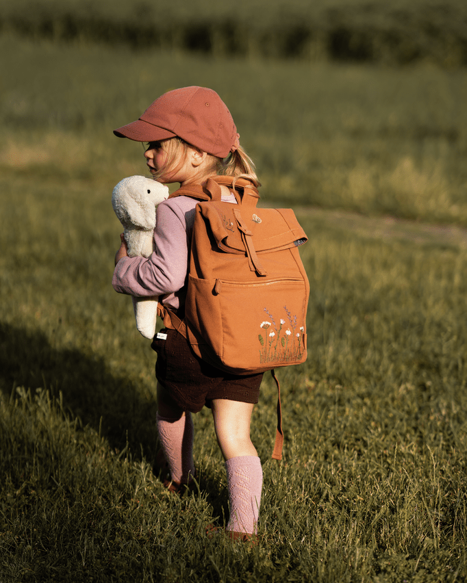 Senger Naturwelt white sheep featuring classic design and GOTS-certified organic materials