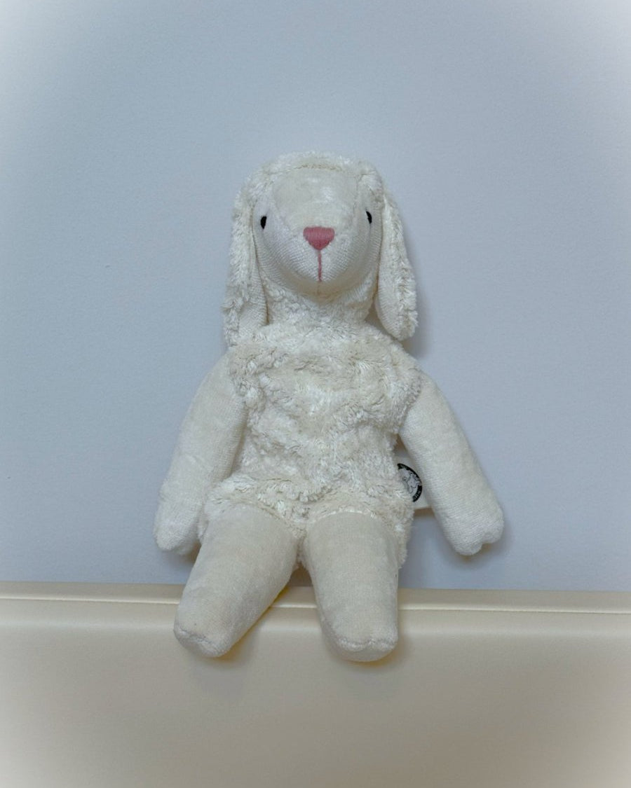 Non-toxic Senger Naturwelt white sheep companion for eco-conscious families and natural play