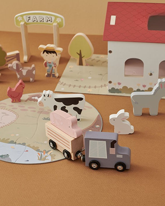 Complete piece breakdown showing farmhouse, two puzzle mats, seven animals, truck, fences, trees, farmer, and accessories