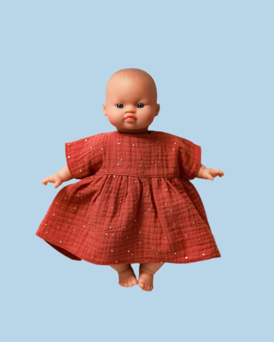 Baby doll fashion with hand-rolled hems