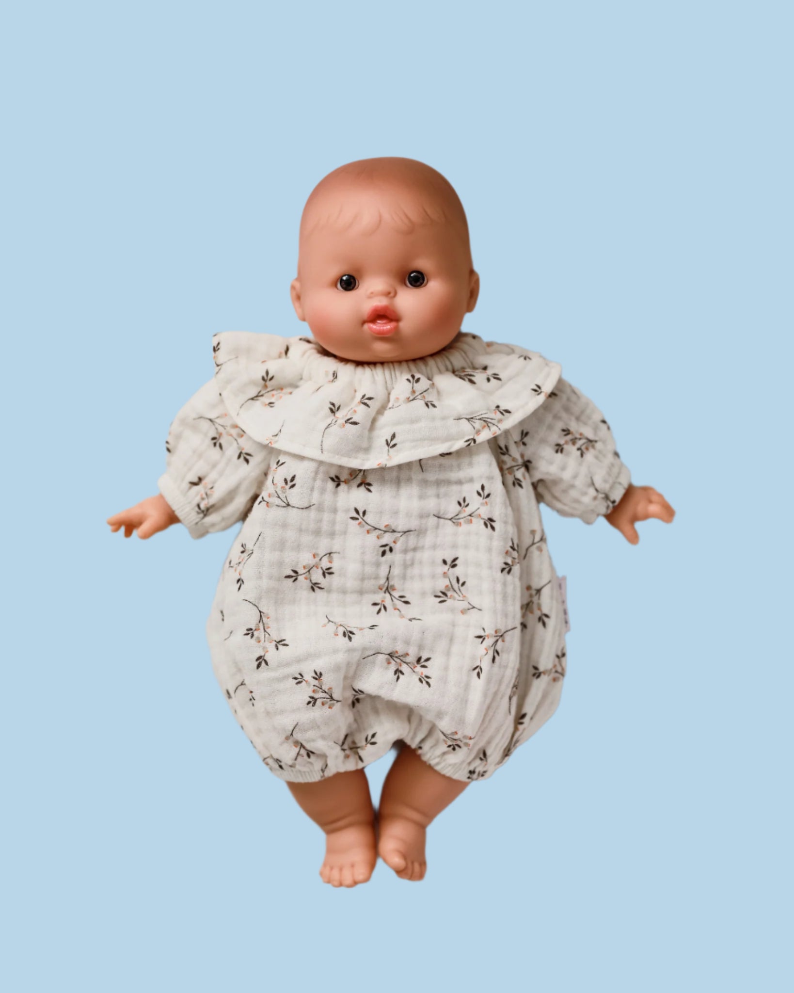 Doll clothing with contrasting collar and cuffs