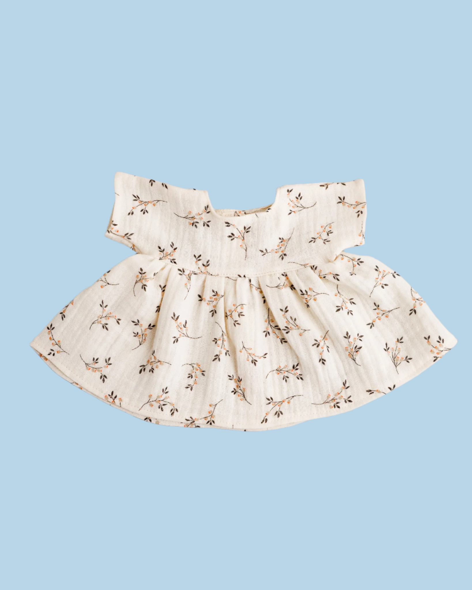 Baby doll clothes with secure closures