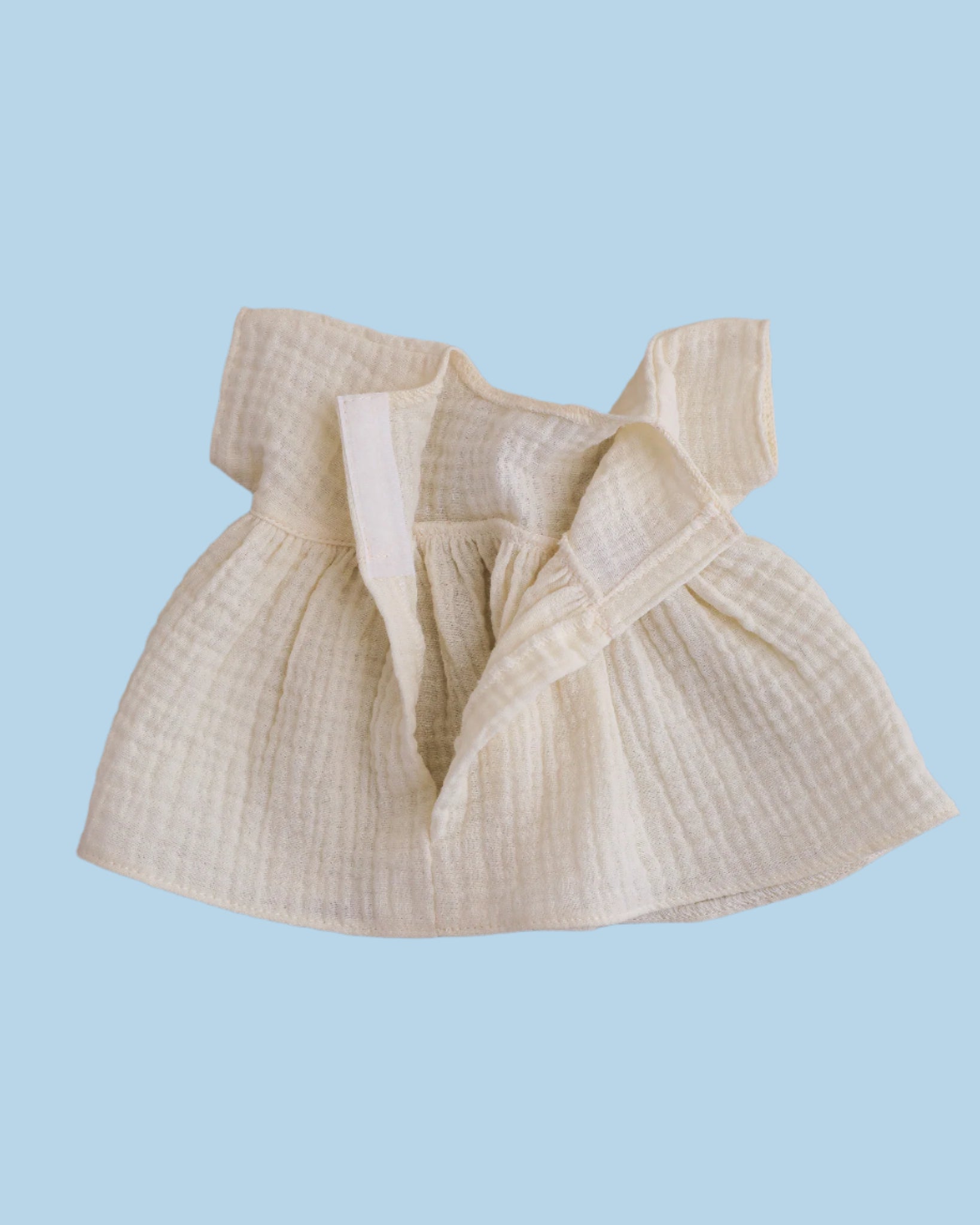 dDoll outfit with decorative smocking pattern