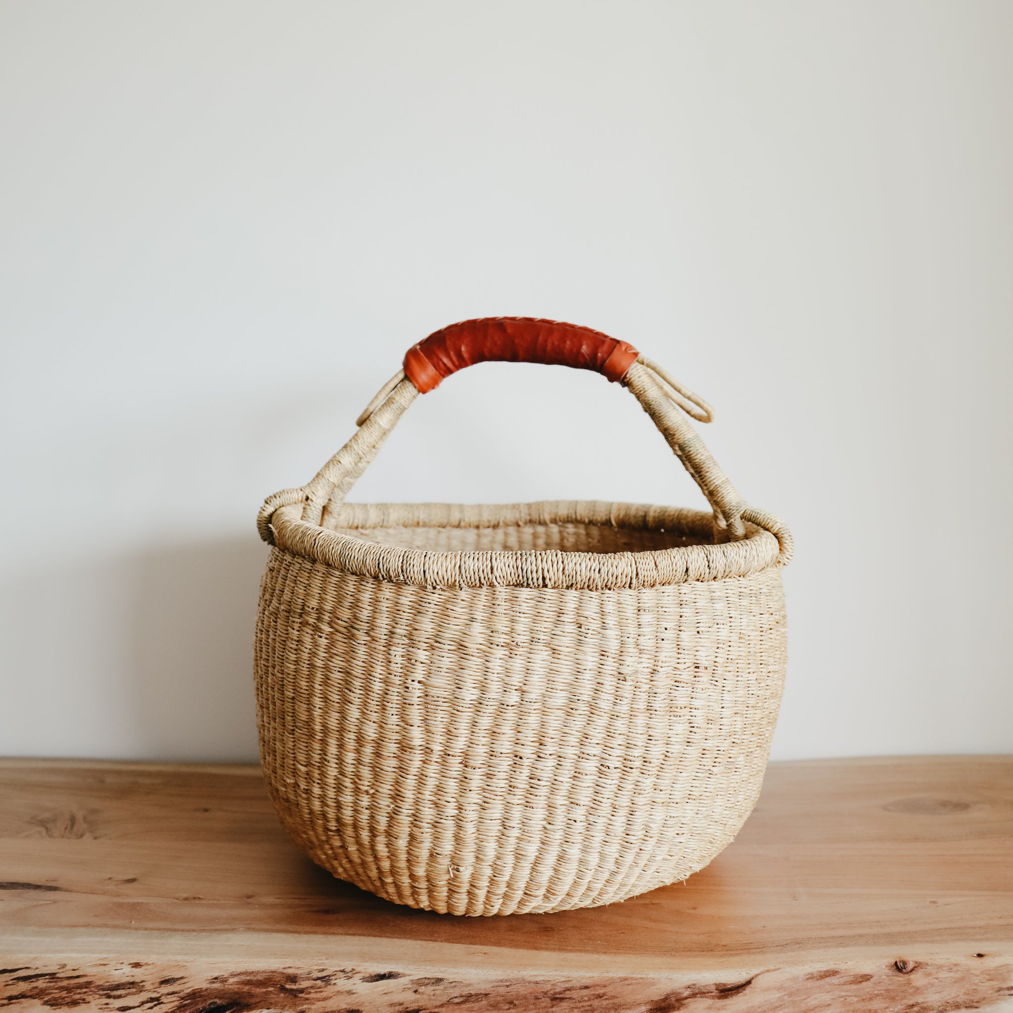 Large Bolga Basket - Brown Handle