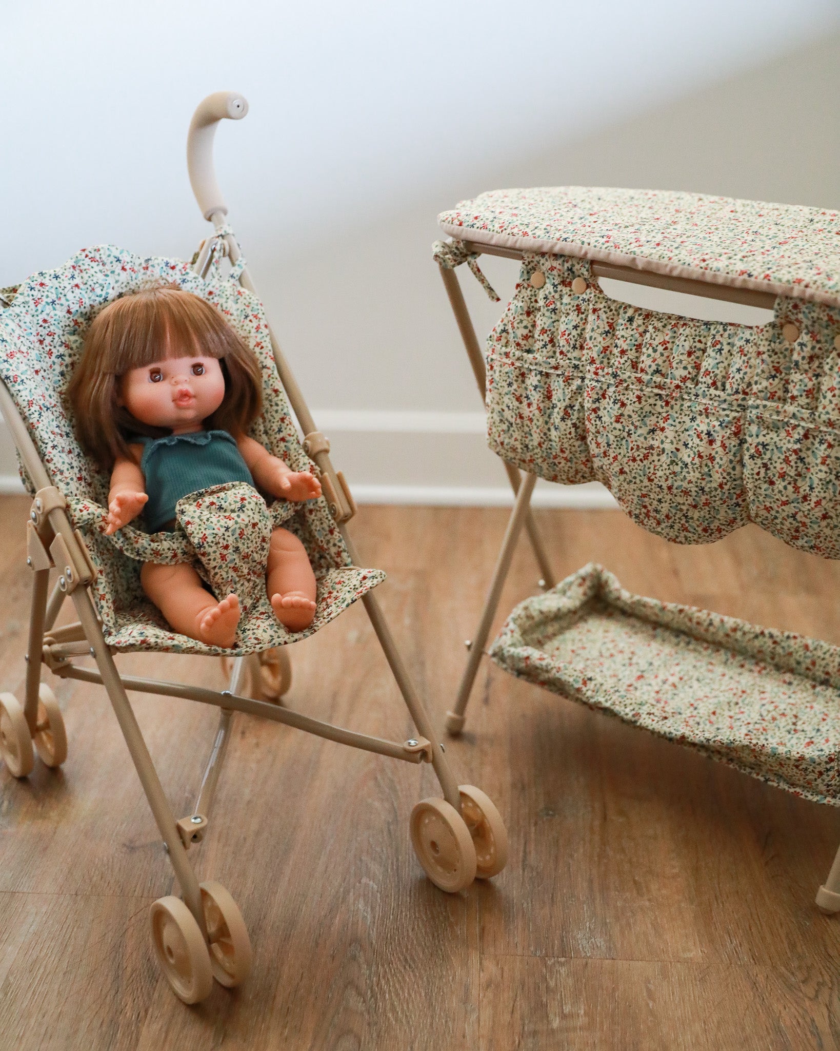 Doll Changing Table - Louloudi
