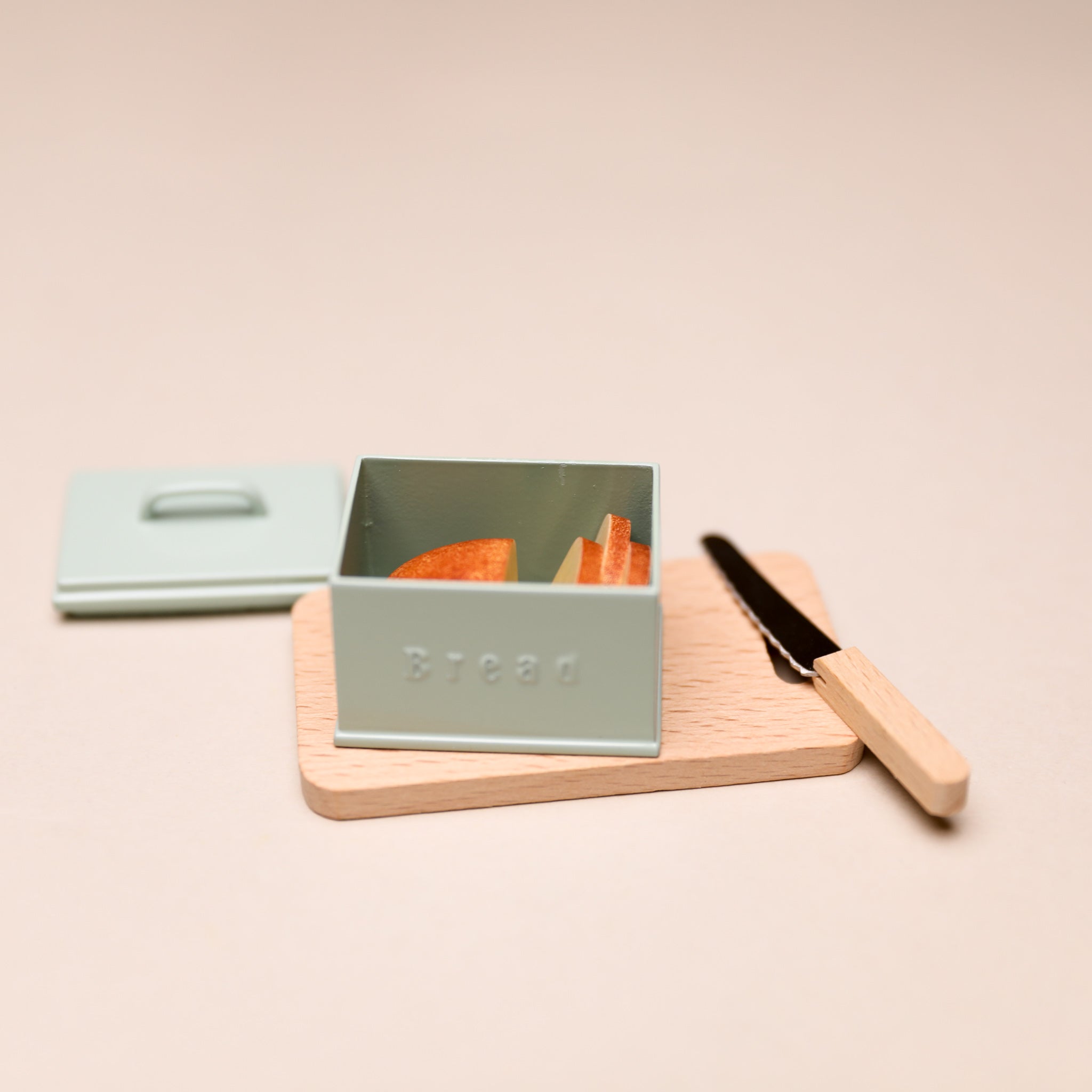 Maileg | Miniature Bread Box & Cutting Board