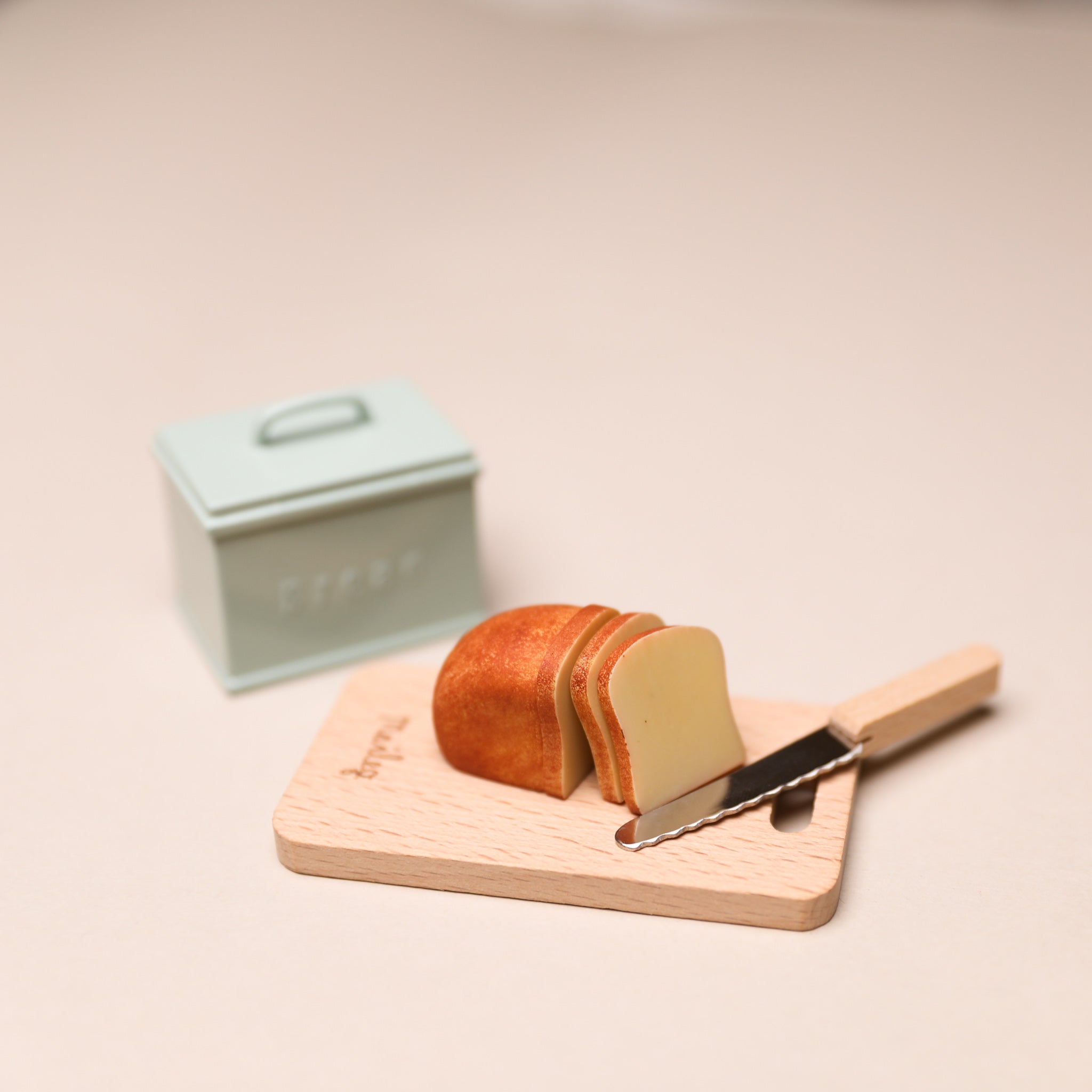 Maileg | Miniature Bread Box & Cutting Board