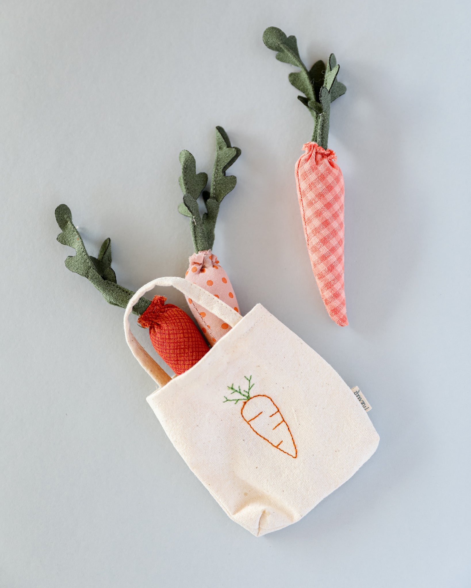 Maileg | Miniature Carrots in Shopping Bag