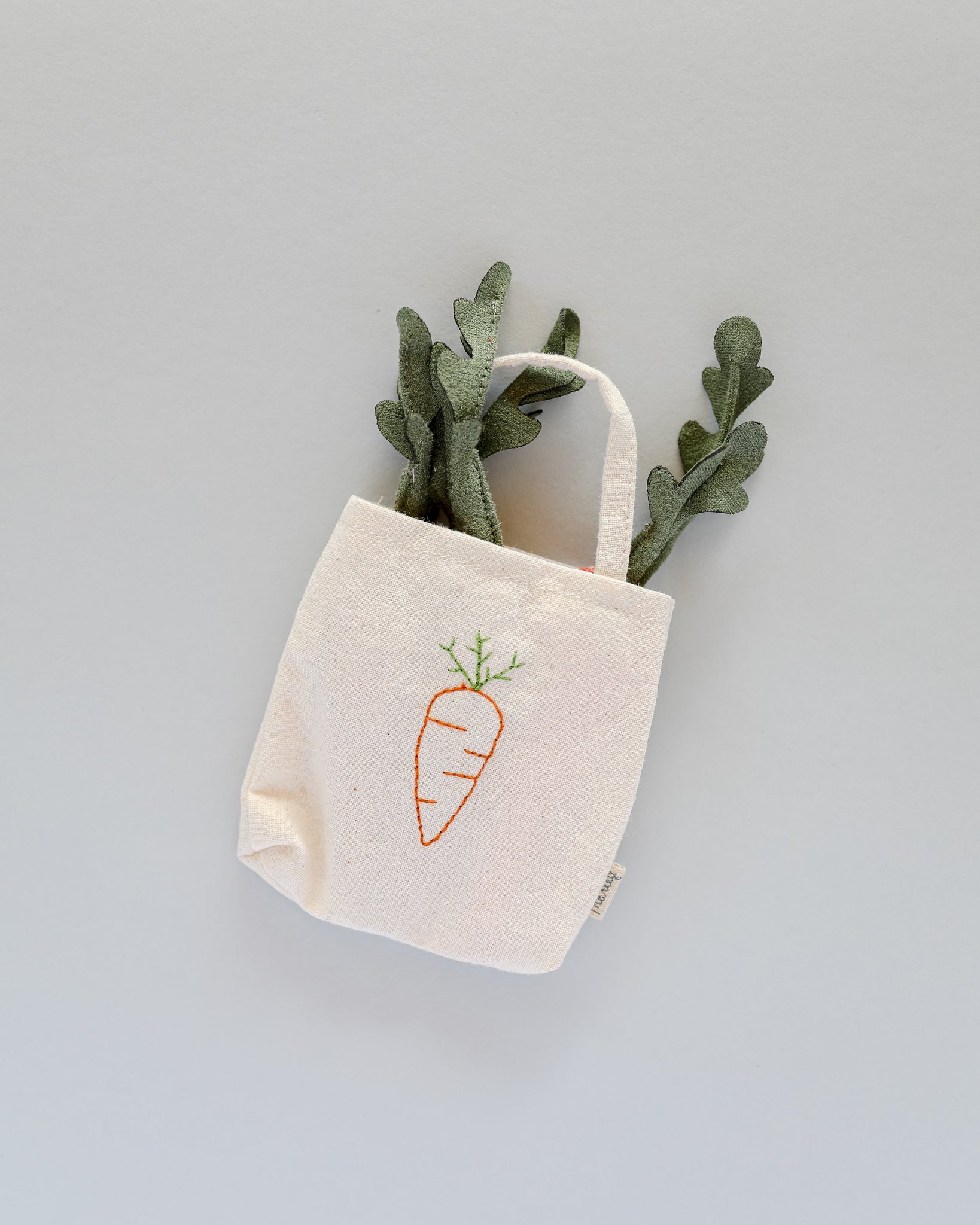 Maileg | Miniature Carrots in Shopping Bag