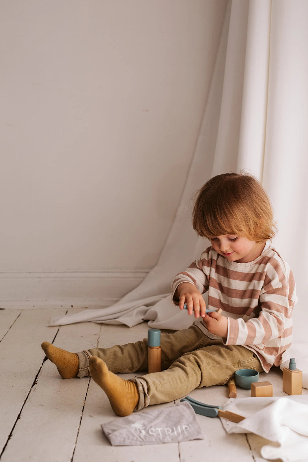 Professional wooden barbershop kit featuring shaving brush, electric trimmer, bottles and grooming accessories