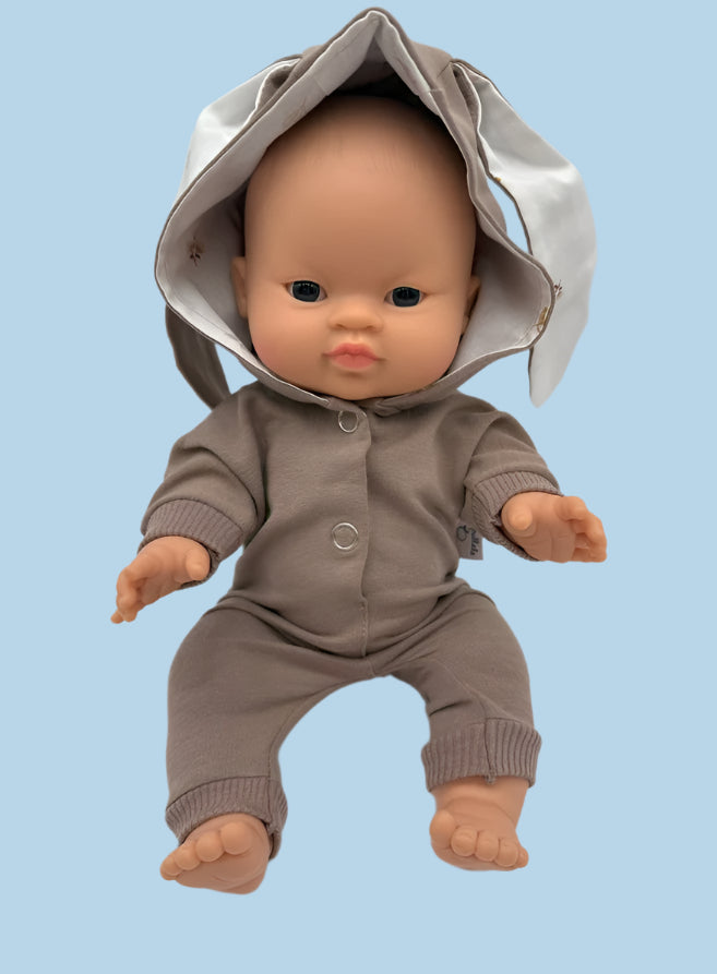 Easy-sew pattern for doll clothes with minimal pieces