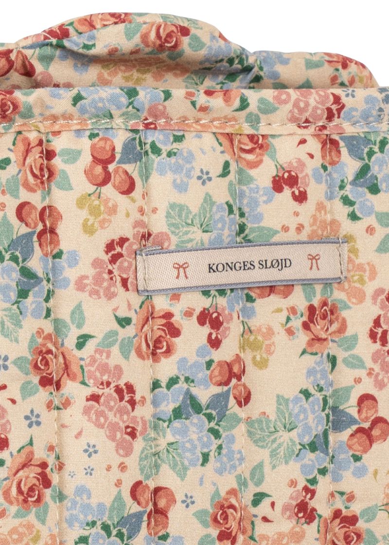 Vienna seasonal stroller showing garden-inspired print with cherries and blooms ages 3 plus