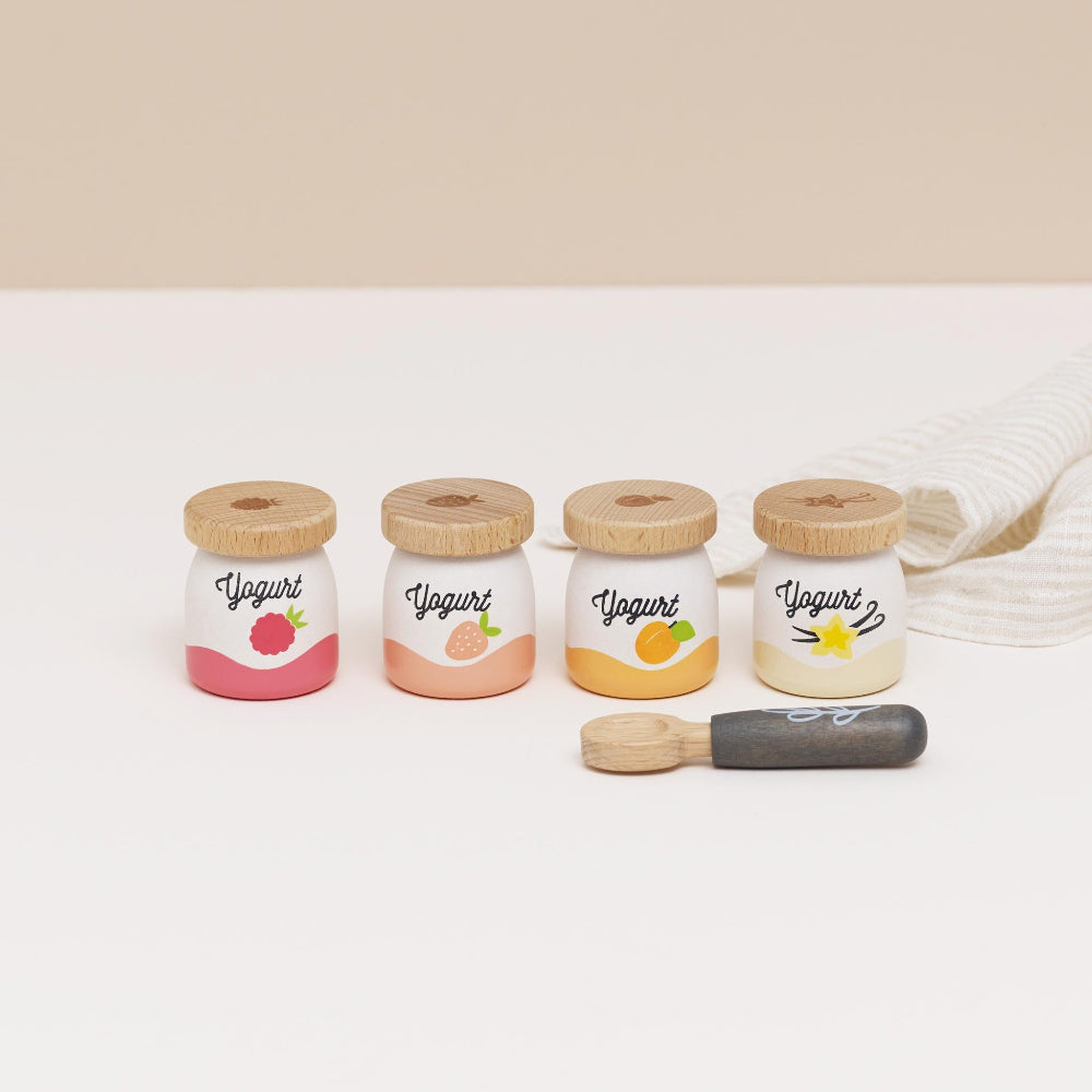 Sustainable wooden yogurt set with engraved lids and spoon
