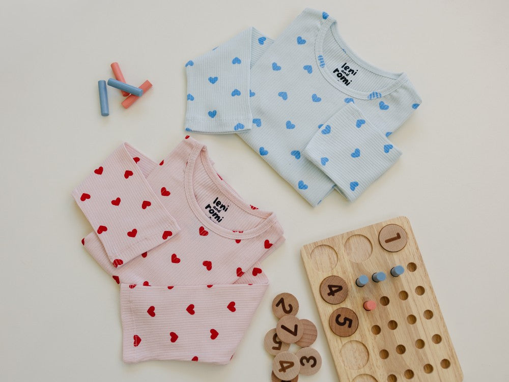 Close-up of Leni & Romi tagless ribbed texture with scattered red hearts pattern