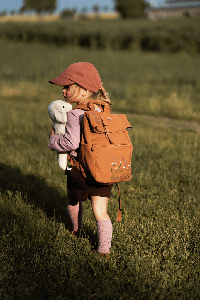 Senger Naturwelt white sheep featuring classic design and GOTS-certified organic materials