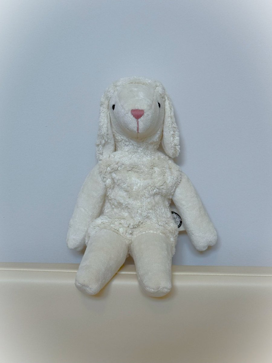 Non-toxic Senger Naturwelt white sheep companion for eco-conscious families and natural play