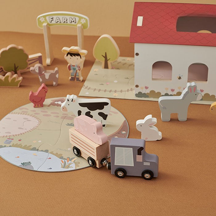 Complete piece breakdown showing farmhouse, two puzzle mats, seven animals, truck, fences, trees, farmer, and accessories