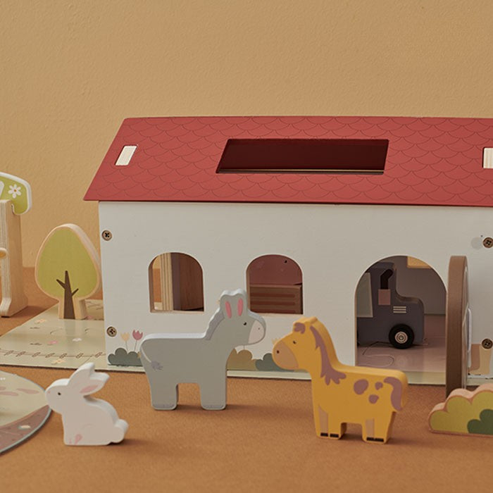 Korean product description highlighting developmental benefits including curiosity, vocabulary, social skills, and creativity