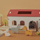 Korean product description highlighting developmental benefits including curiosity, vocabulary, social skills, and creativity