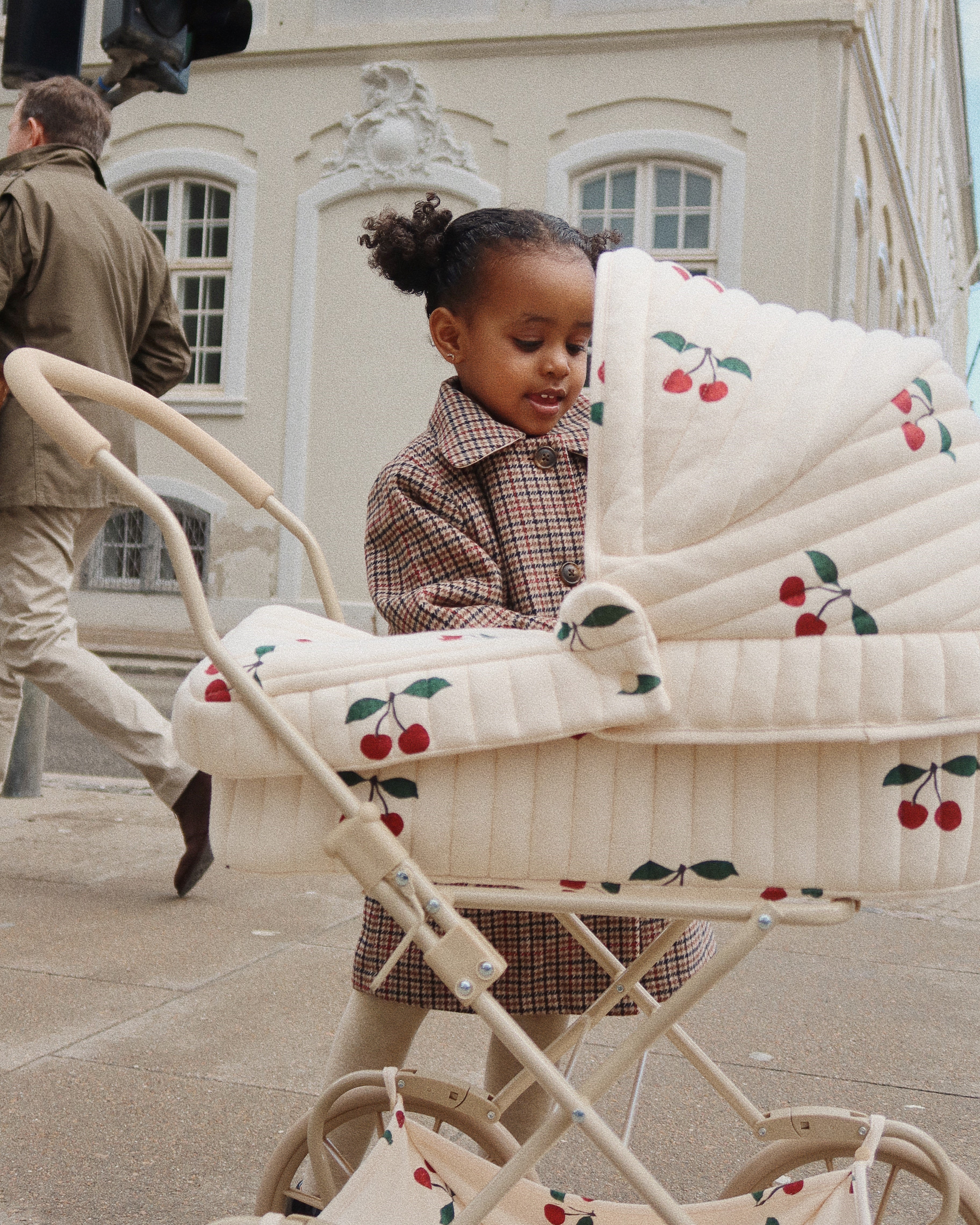 Large hotsell doll pram