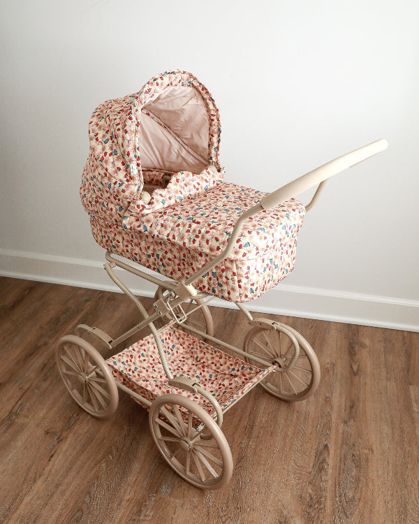 Premium countryside-themed doll stroller featuring cheerful daisies and berries with cotton mattress and metal frame