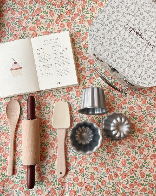 Complete kids baking set with wooden rolling pin, spoons, steel molds and recipe book in gift box