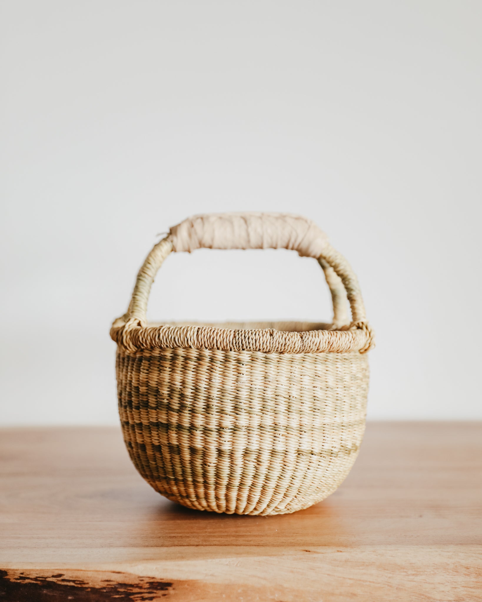 Small Bolga Basket - Natural and White Handle