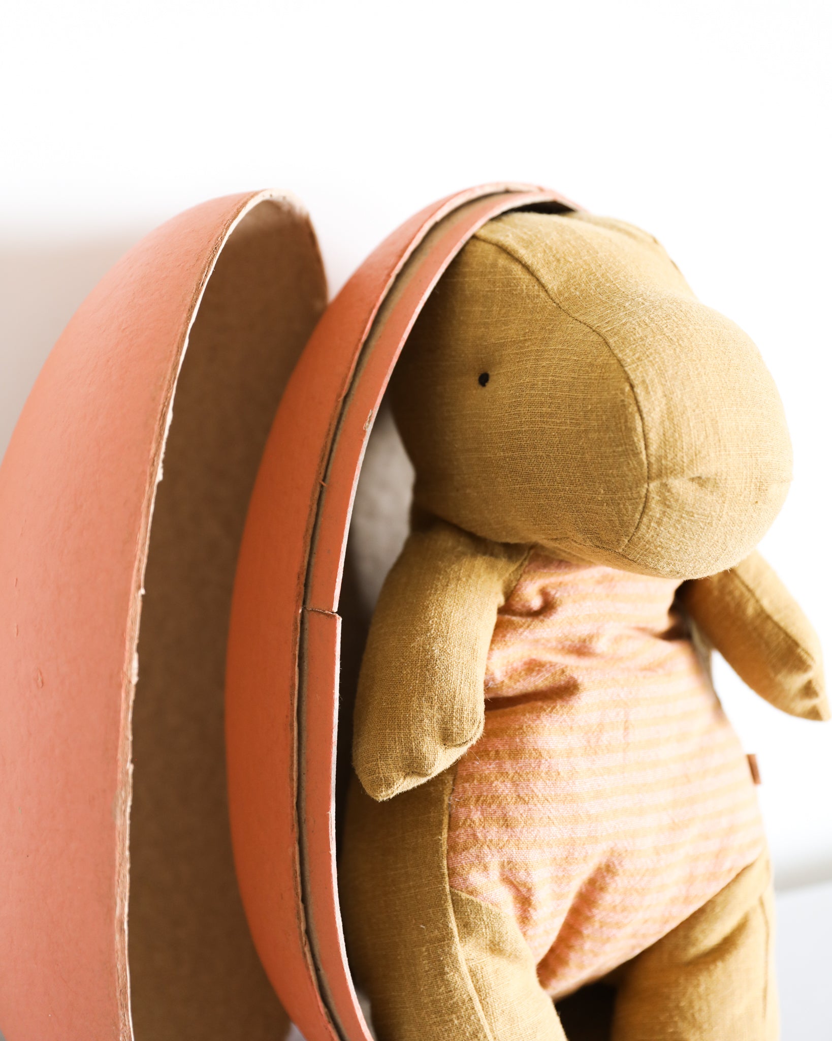 Maileg | Gantosaurus in Egg, Medium - Dark Ocher