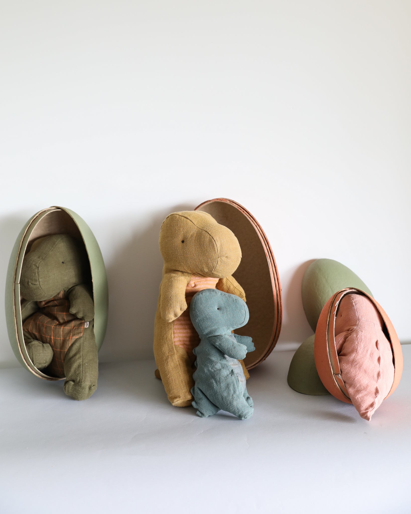 Maileg | Gantosaurus in Egg, Medium - Dark Ocher