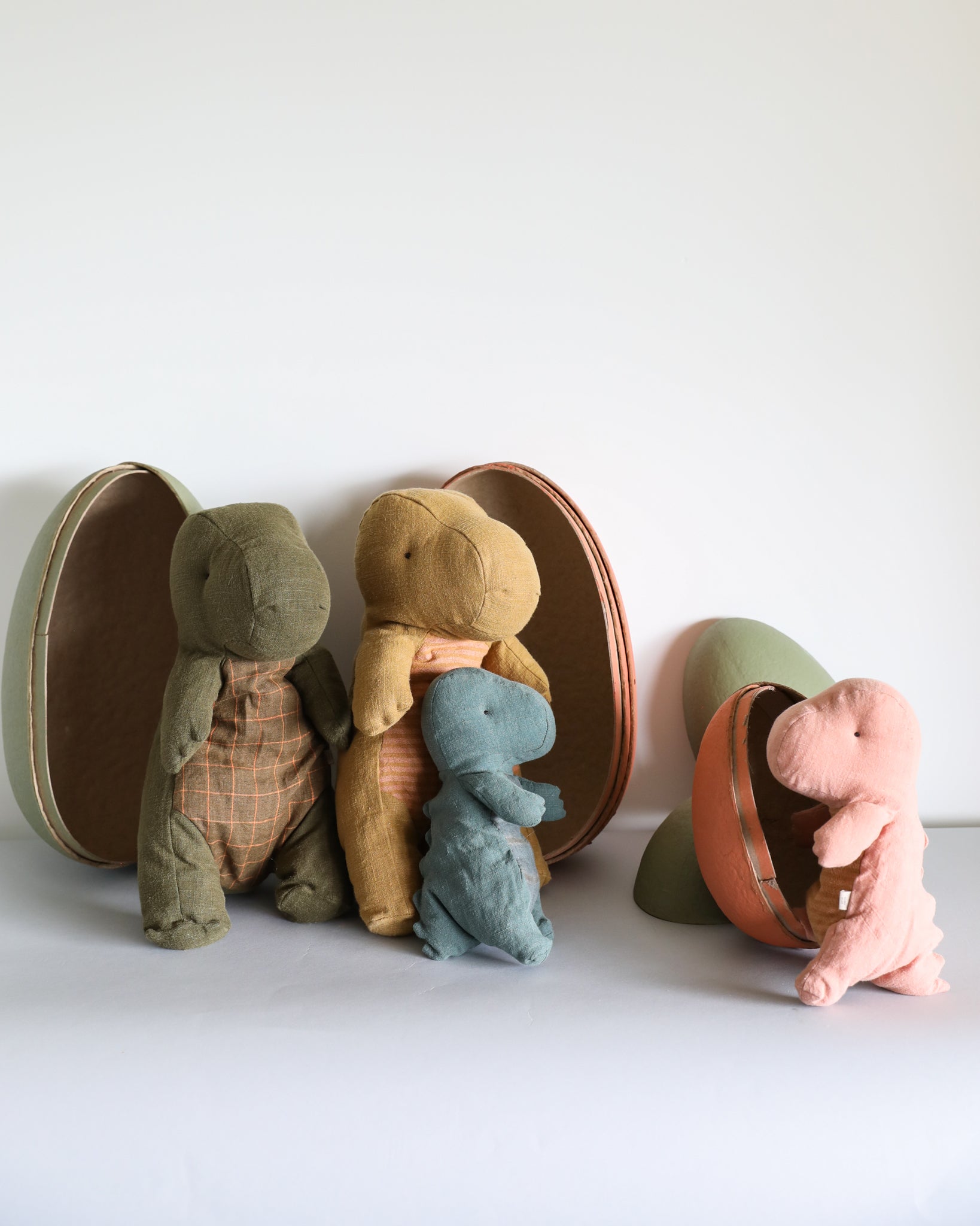 Maileg | Gantosaurus in Egg, Medium - Dark Ocher