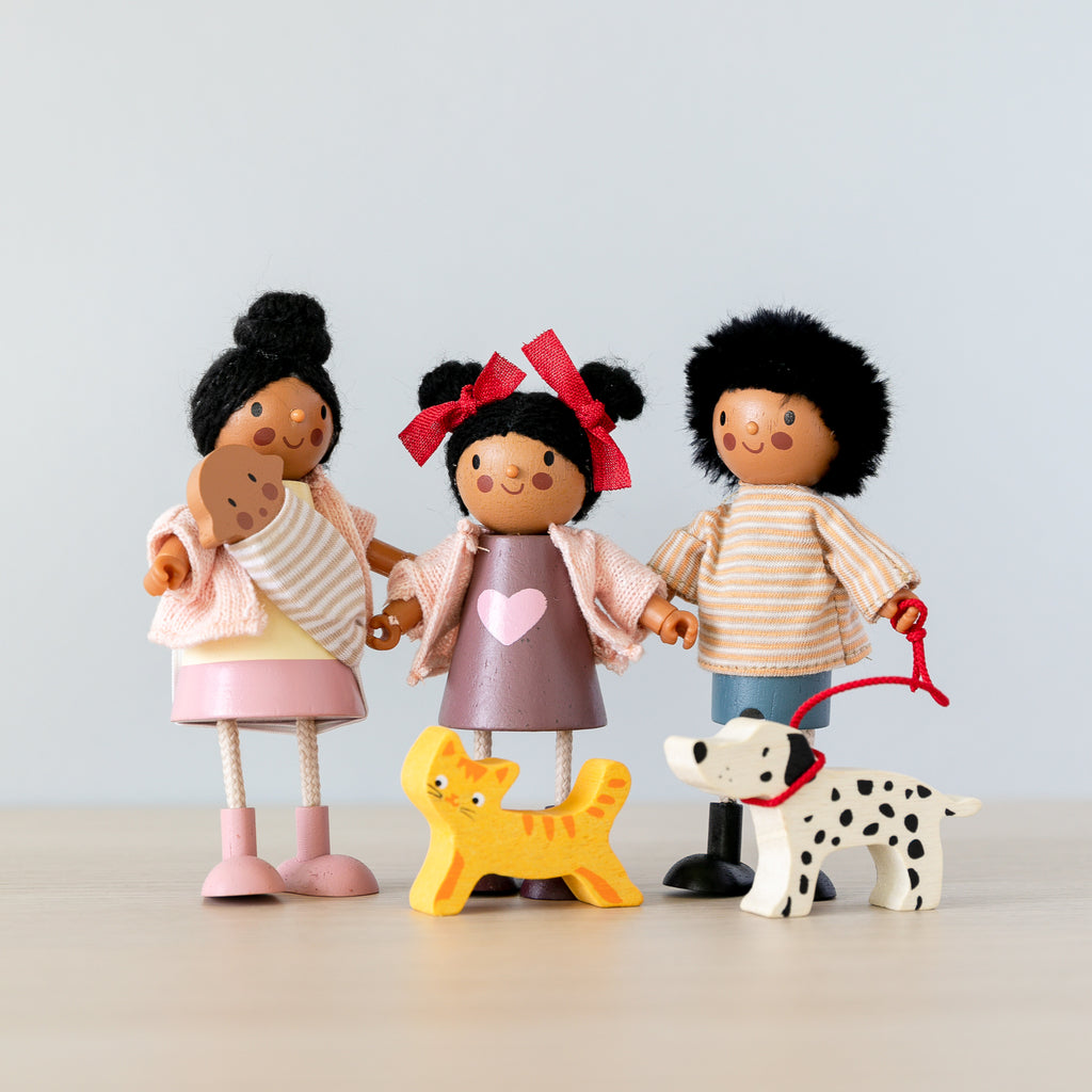 Wooden Doll Family - The Forresters