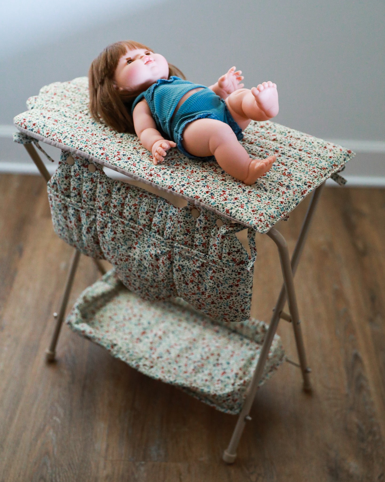 Doll Changing Table - Louloudi