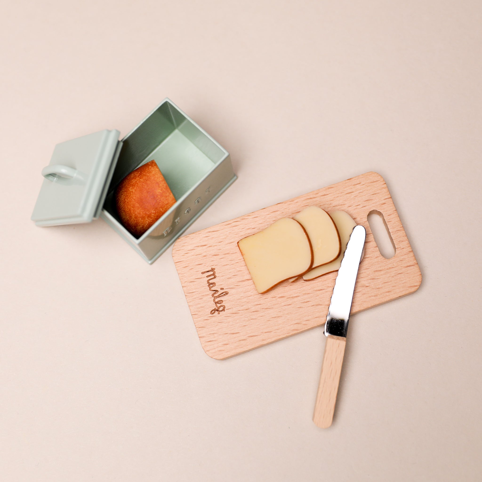 Maileg | Miniature Bread Box & Cutting Board