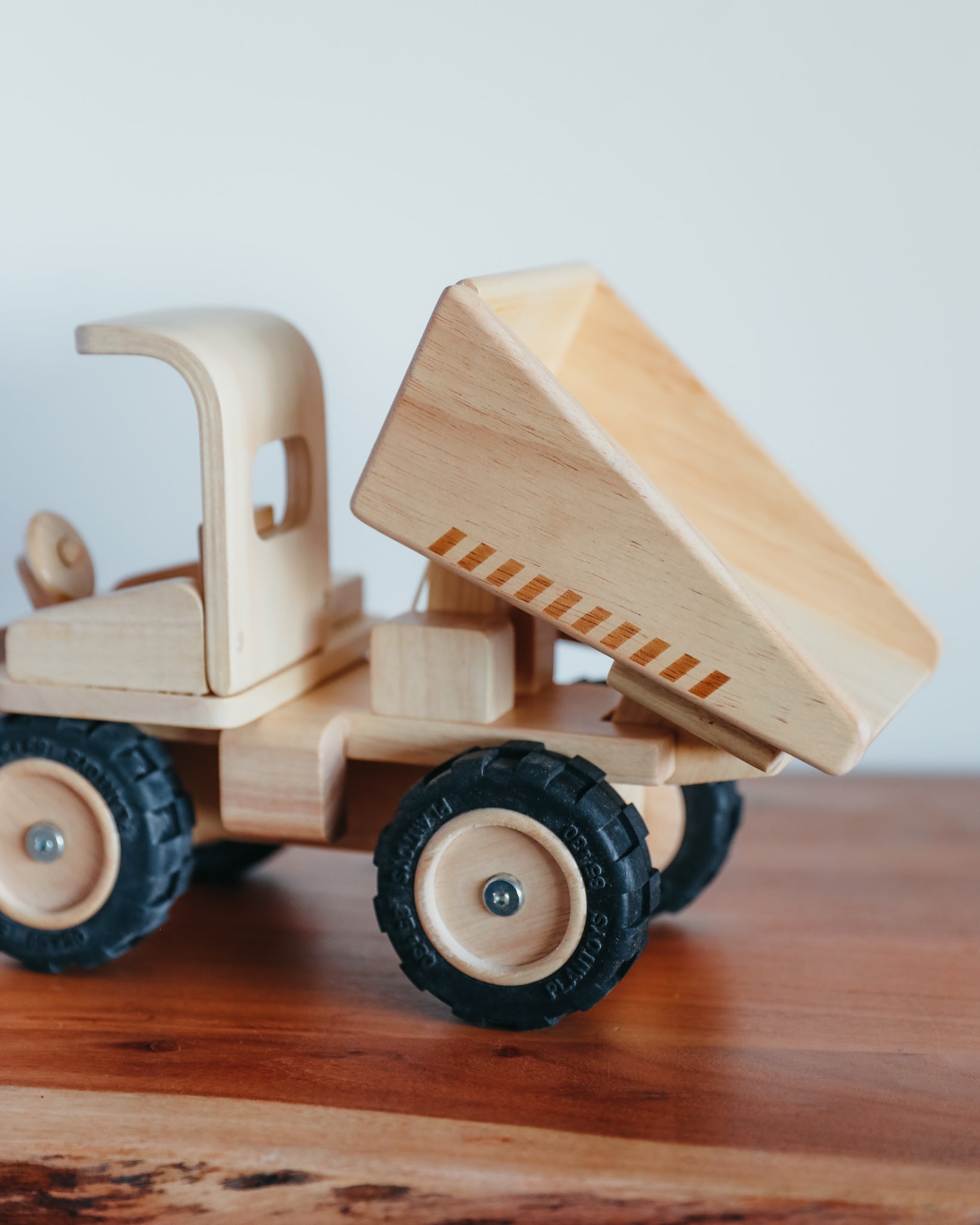 PlanToys | Toy Dump Truck